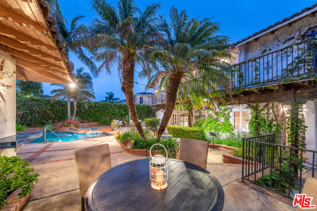 Beverly Hills, California 90212, United States, 4 Bedrooms Bedrooms, ,3 BathroomsBathrooms,Residential,Active,146406