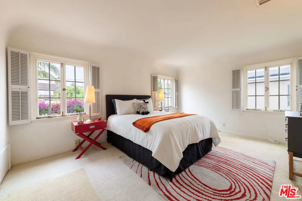 Beverly Hills, California 90212, United States, 4 Bedrooms Bedrooms, ,3 BathroomsBathrooms,Residential,Active,146406