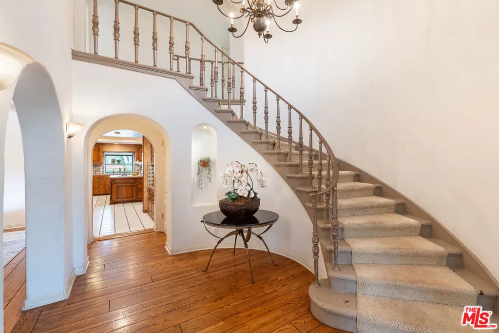 Beverly Hills, California 90212, United States, 4 Bedrooms Bedrooms, ,3 BathroomsBathrooms,Residential,Active,146406