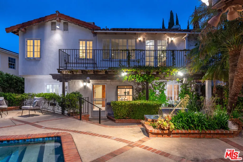 Beverly Hills, California 90212, United States, 4 Bedrooms Bedrooms, ,3 BathroomsBathrooms,Residential,Active,146406