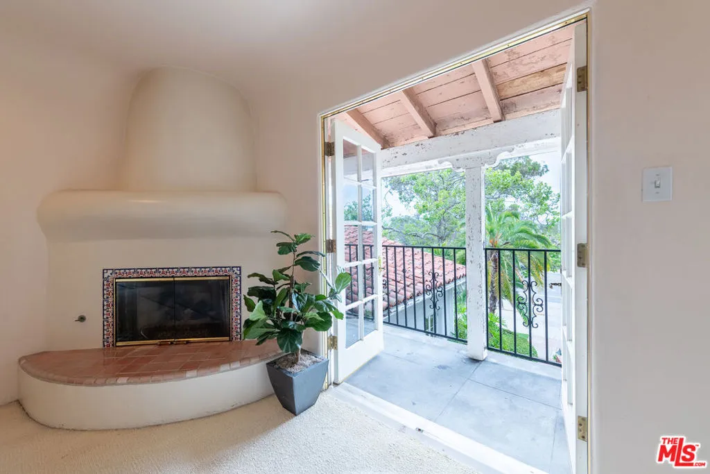 Beverly Hills, California 90212, United States, 4 Bedrooms Bedrooms, ,3 BathroomsBathrooms,Residential,Active,146406