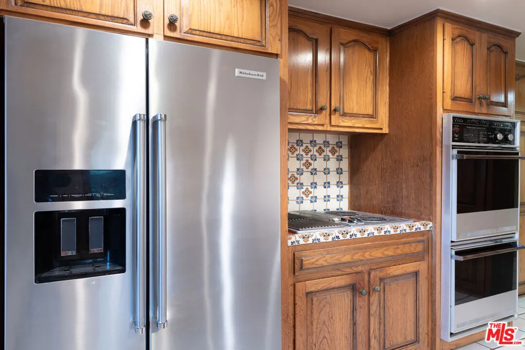 Beverly Hills, California 90212, United States, 4 Bedrooms Bedrooms, ,3 BathroomsBathrooms,Residential,Active,146406