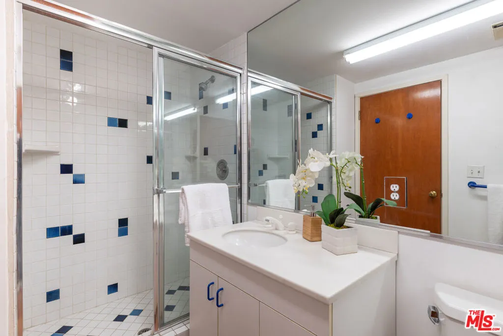 Beverly Hills, California 90212, United States, 4 Bedrooms Bedrooms, ,3 BathroomsBathrooms,Residential,Active,146406