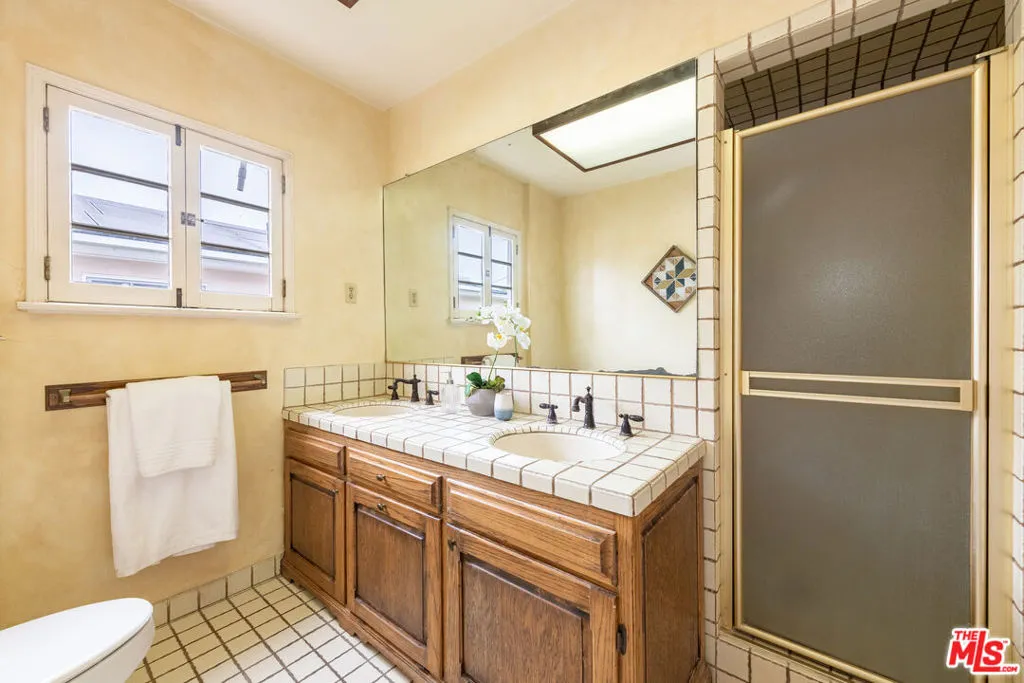 Beverly Hills, California 90212, United States, 4 Bedrooms Bedrooms, ,3 BathroomsBathrooms,Residential,Active,146406