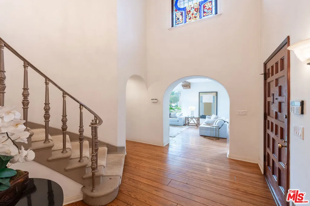 Beverly Hills, California 90212, United States, 4 Bedrooms Bedrooms, ,3 BathroomsBathrooms,Residential,Active,146406