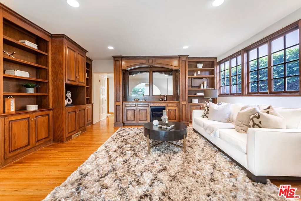 Beverly Hills, California 90212, United States, 4 Bedrooms Bedrooms, ,3 BathroomsBathrooms,Residential,Active,146406