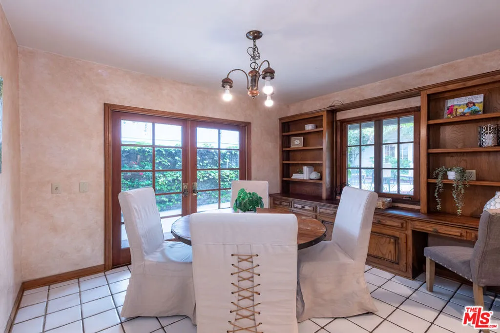 Beverly Hills, California 90212, United States, 4 Bedrooms Bedrooms, ,3 BathroomsBathrooms,Residential,Active,146406