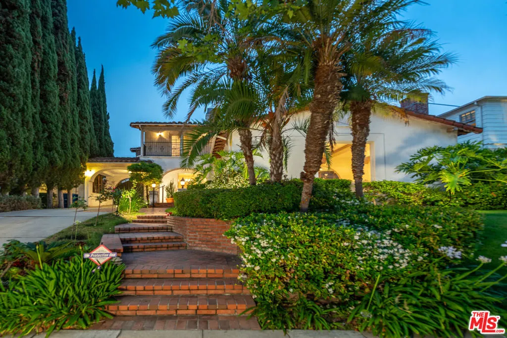 Beverly Hills, California 90212, United States, 4 Bedrooms Bedrooms, ,3 BathroomsBathrooms,Residential,Active,146406