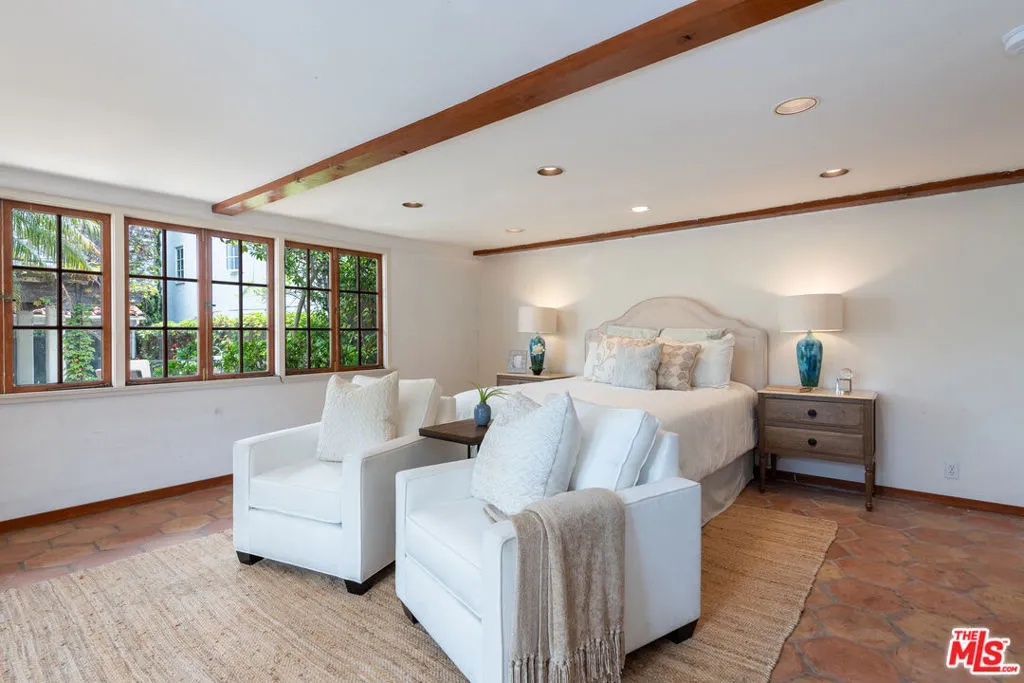 Beverly Hills, California 90212, United States, 4 Bedrooms Bedrooms, ,3 BathroomsBathrooms,Residential,Active,146406