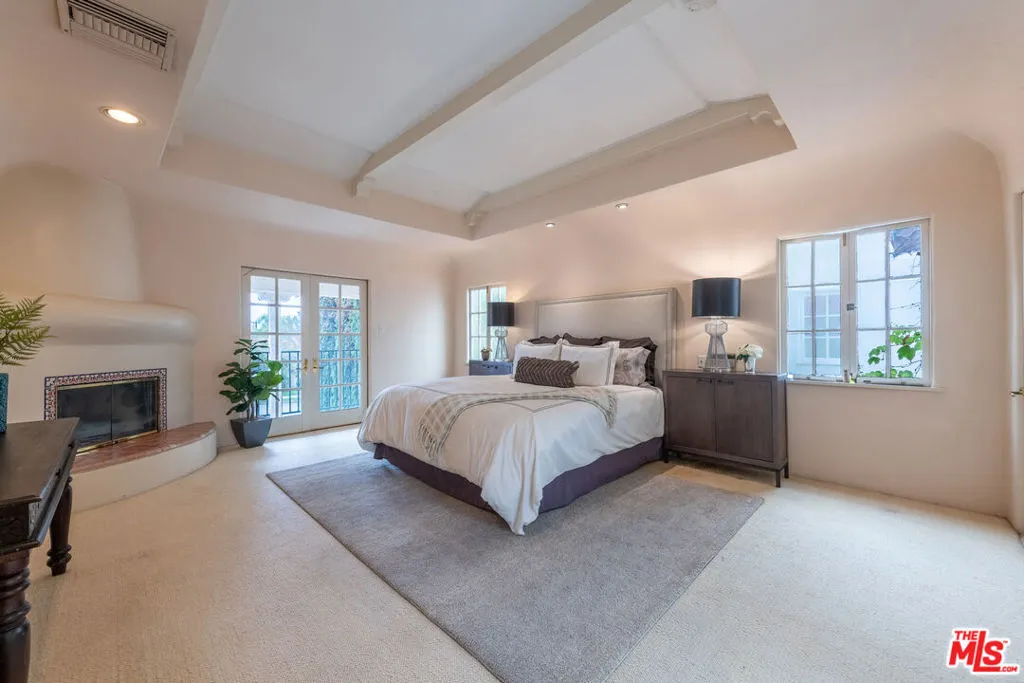 Beverly Hills, California 90212, United States, 4 Bedrooms Bedrooms, ,3 BathroomsBathrooms,Residential,Active,146406