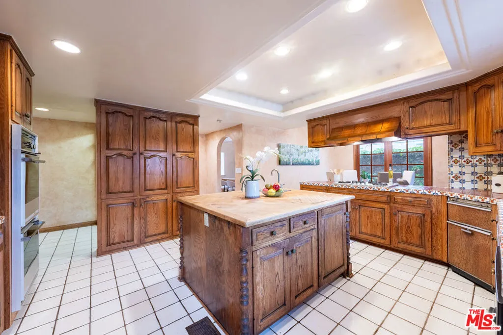 Beverly Hills, California 90212, United States, 4 Bedrooms Bedrooms, ,3 BathroomsBathrooms,Residential,Active,146406