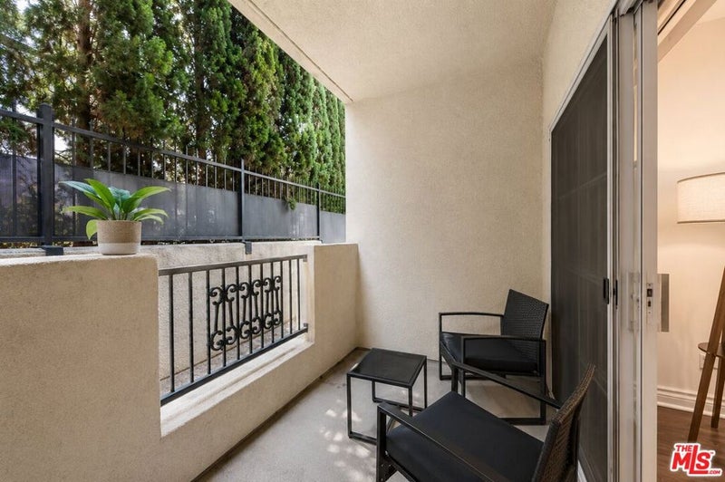 15206 Burbank Boulevard 116