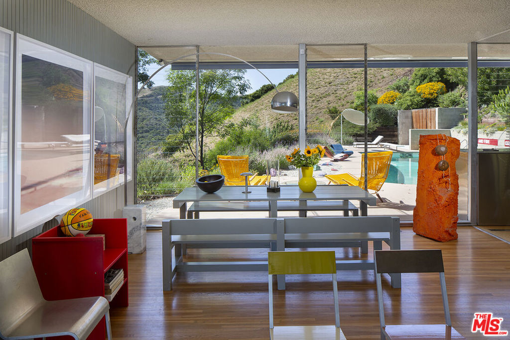 Properties 4 1531 N Tigertail Road