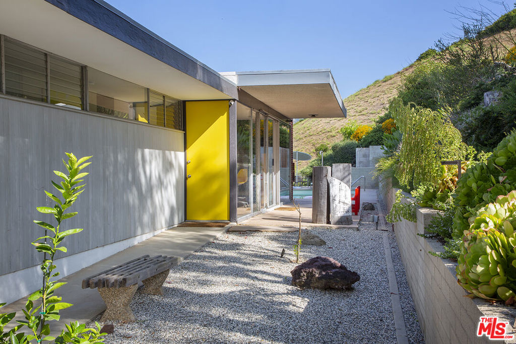 Properties 1 1531 N Tigertail Road