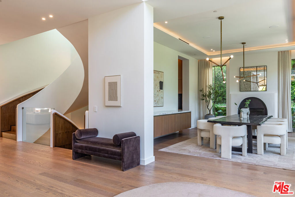 Properties 4 1395 N Doheny Drive