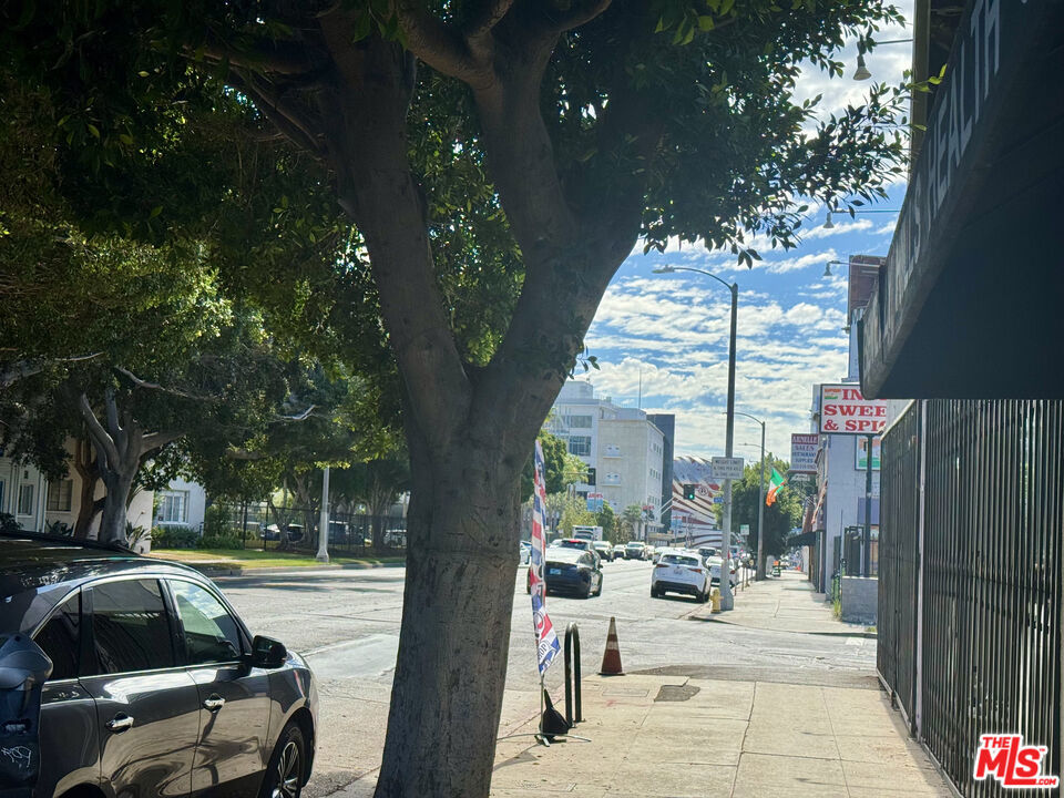 551 S Fairfax Avenue