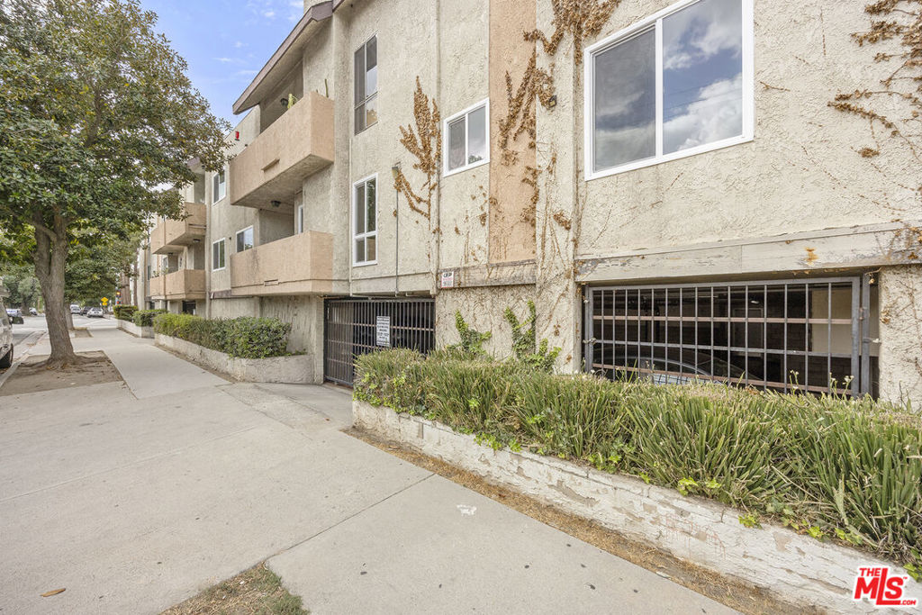 13903 Sherman Way 7