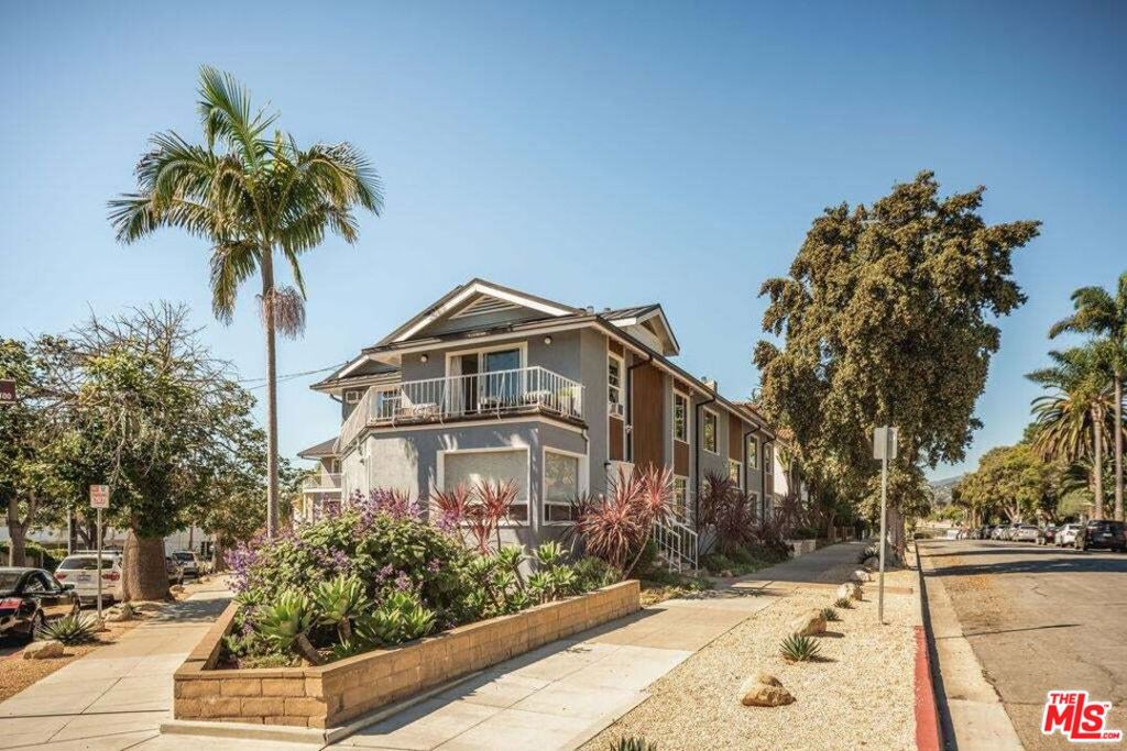 440 Corona Del Mar