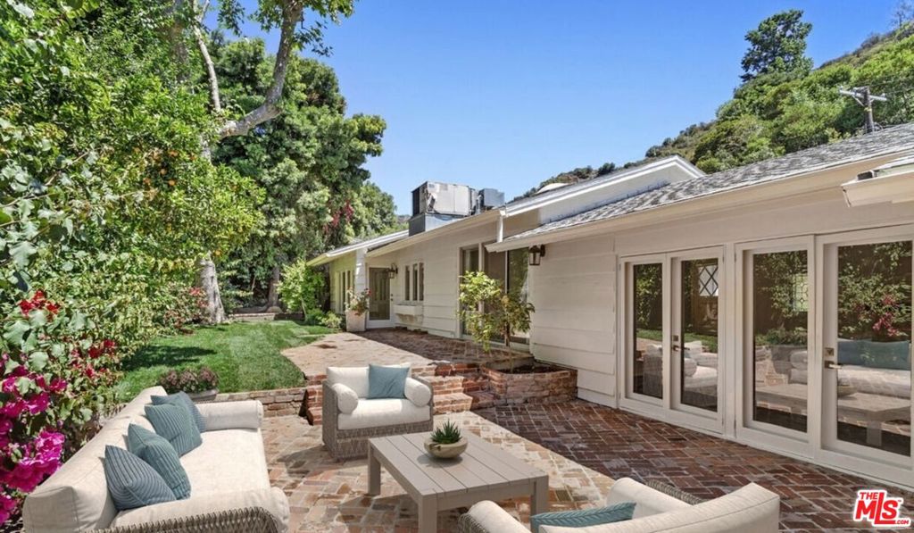 3933 Mandeville Canyon Road