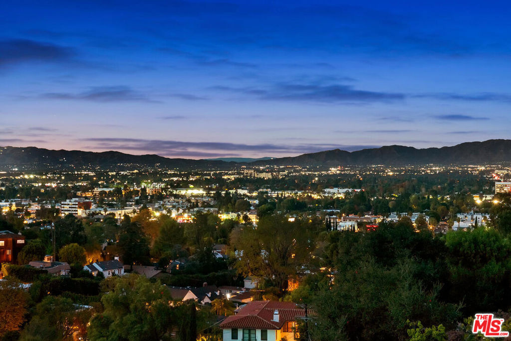 3909 Glenridge Drive