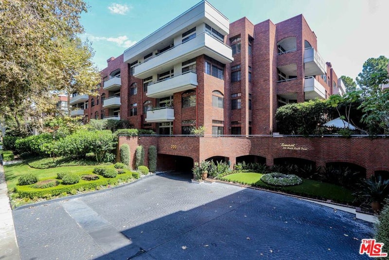 200 N Swall Drive 462