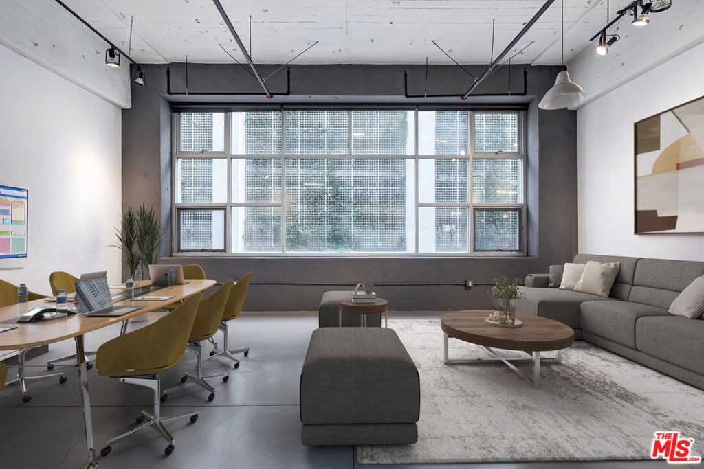 1130 S Flower Street 208