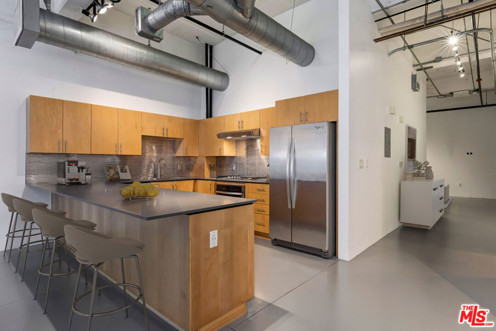 1130 S Flower Street 208