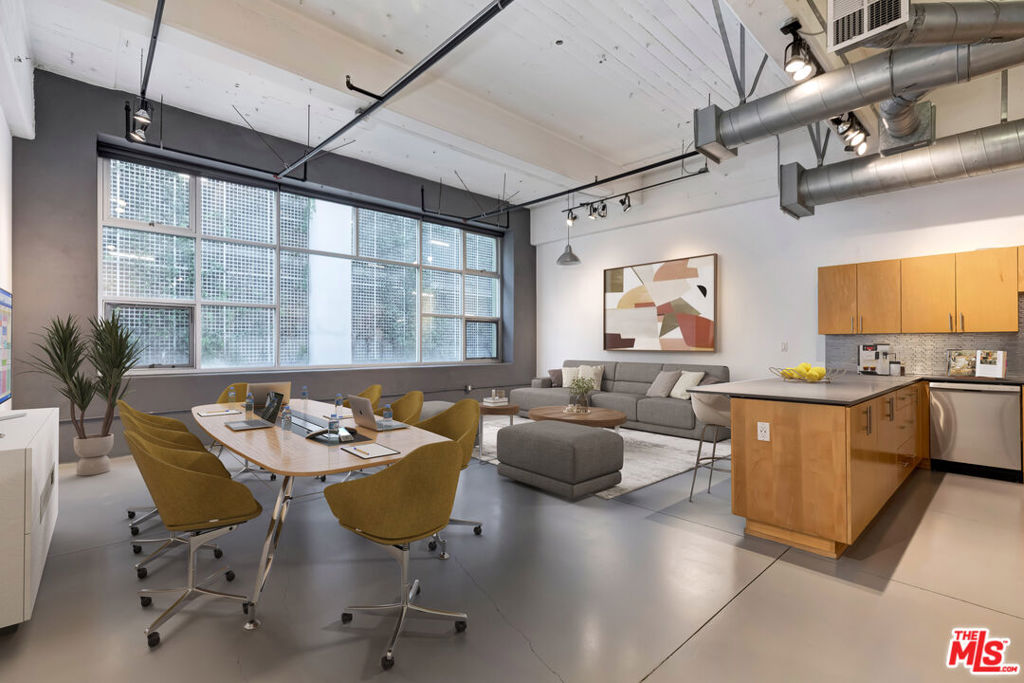 1130 S Flower Street 208