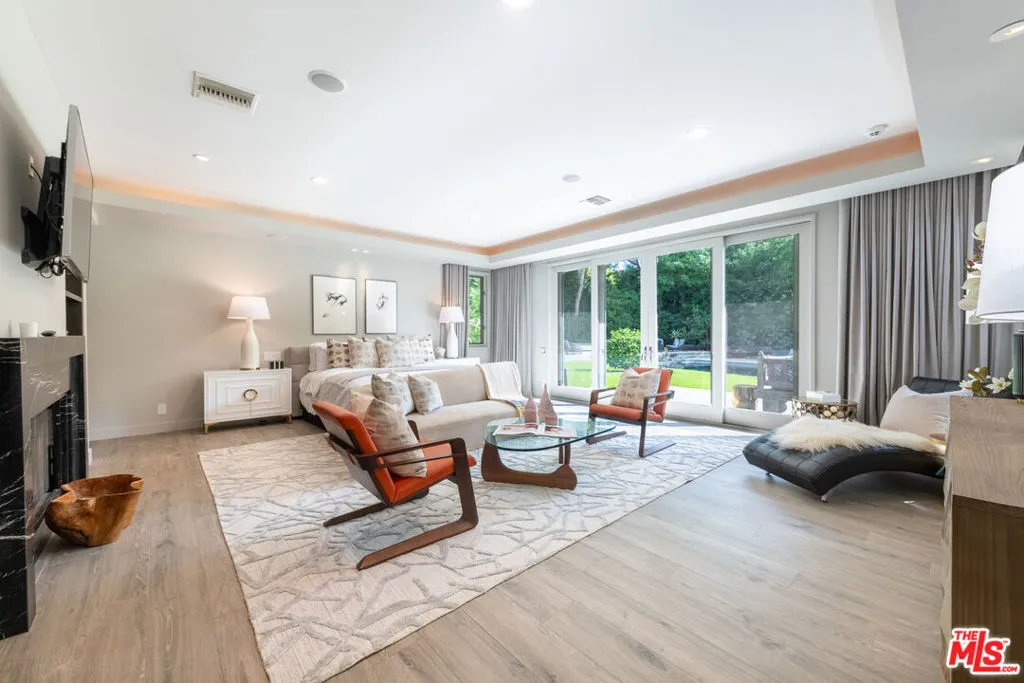 Encino, California 91436, United States, 5 Bedrooms Bedrooms, ,5 BathroomsBathrooms,Residential,Active,236024