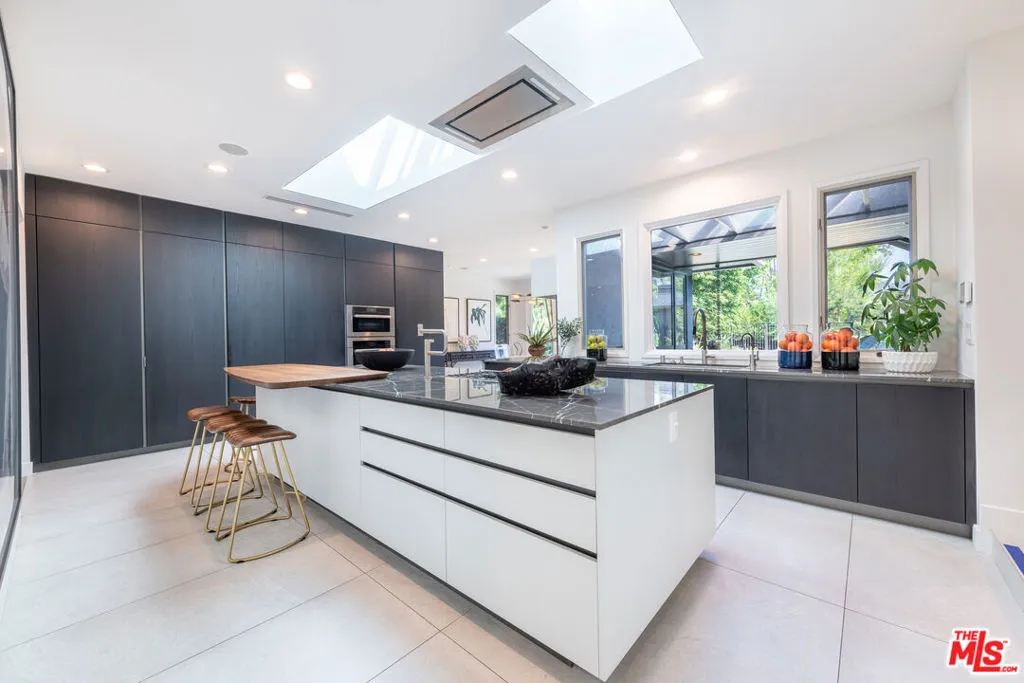 Encino, California 91436, United States, 5 Bedrooms Bedrooms, ,5 BathroomsBathrooms,Residential,Active,236024