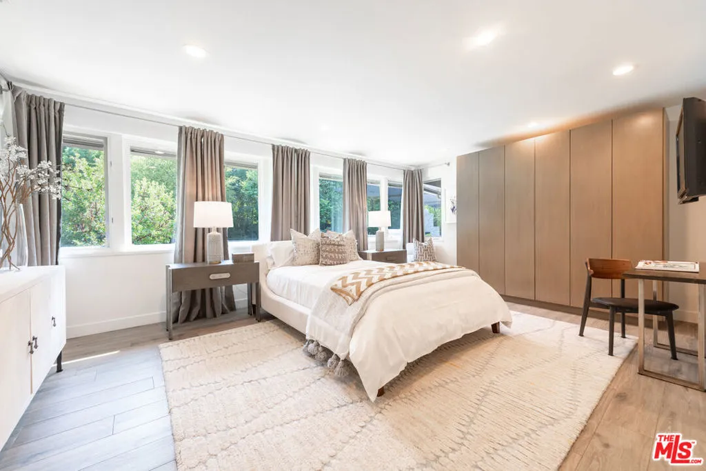 Encino, California 91436, United States, 5 Bedrooms Bedrooms, ,5 BathroomsBathrooms,Residential,Active,236024