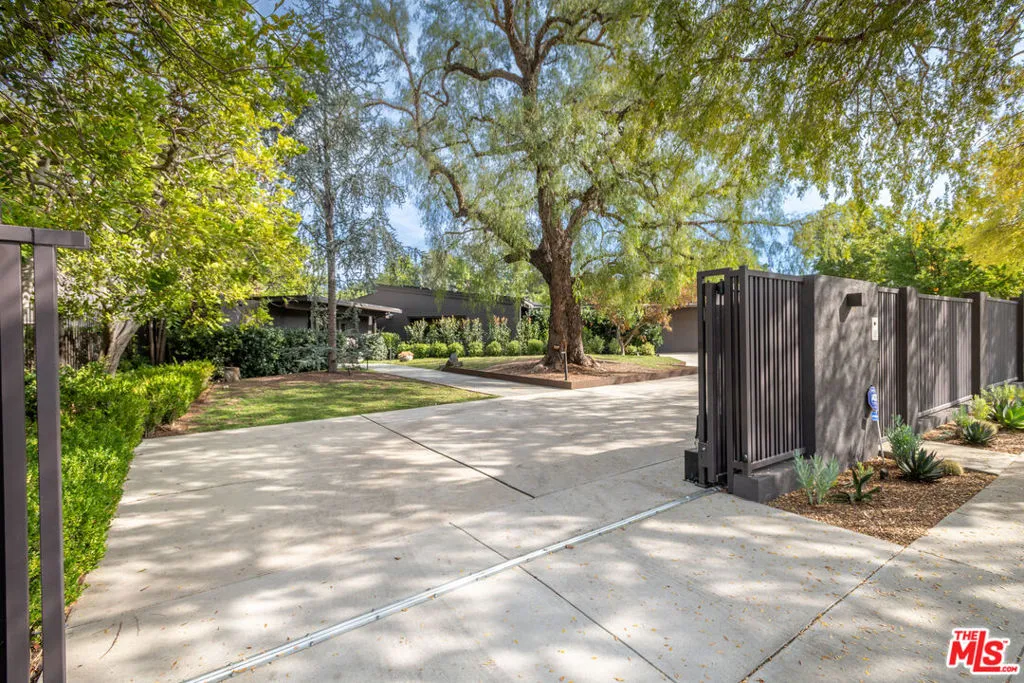 Encino, California 91436, United States, 5 Bedrooms Bedrooms, ,5 BathroomsBathrooms,Residential,Active,236024