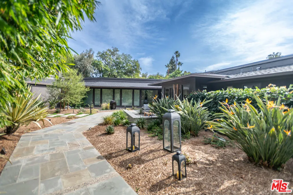 Encino, California 91436, United States, 5 Bedrooms Bedrooms, ,5 BathroomsBathrooms,Residential,Active,236024