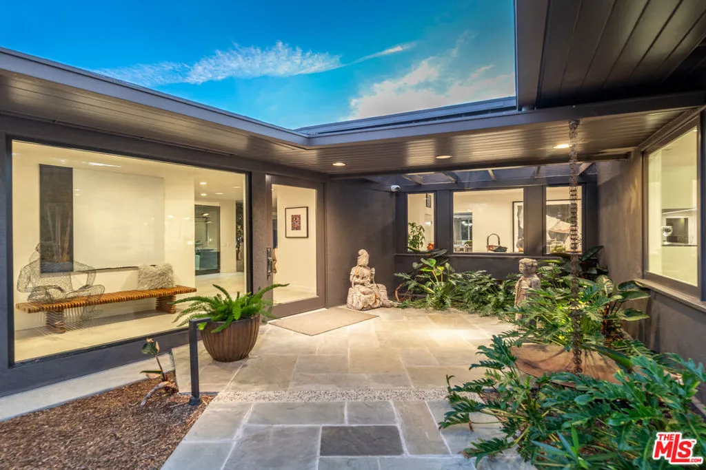 Encino, California 91436, United States, 5 Bedrooms Bedrooms, ,5 BathroomsBathrooms,Residential,Active,236024