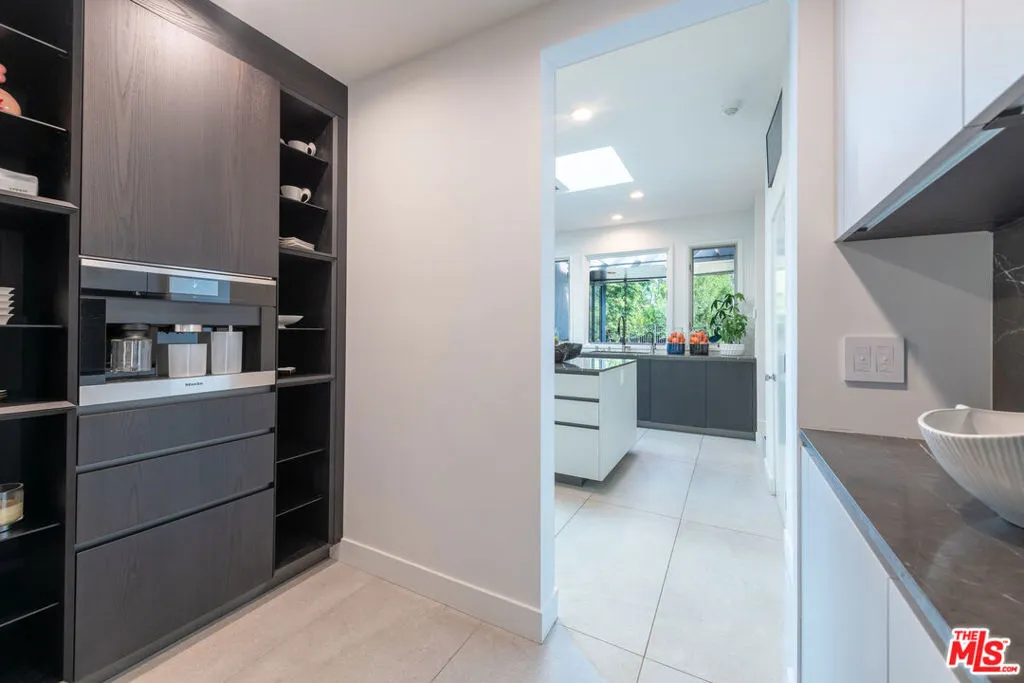 Encino, California 91436, United States, 5 Bedrooms Bedrooms, ,5 BathroomsBathrooms,Residential,Active,236024