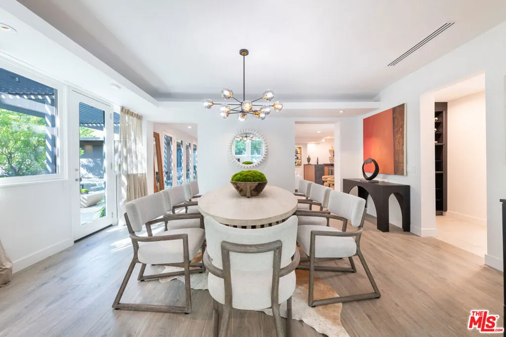 Encino, California 91436, United States, 5 Bedrooms Bedrooms, ,5 BathroomsBathrooms,Residential,Active,236024