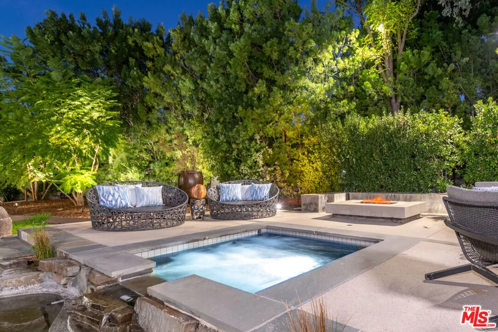 Encino, California 91436, United States, 5 Bedrooms Bedrooms, ,5 BathroomsBathrooms,Residential,Active,236024