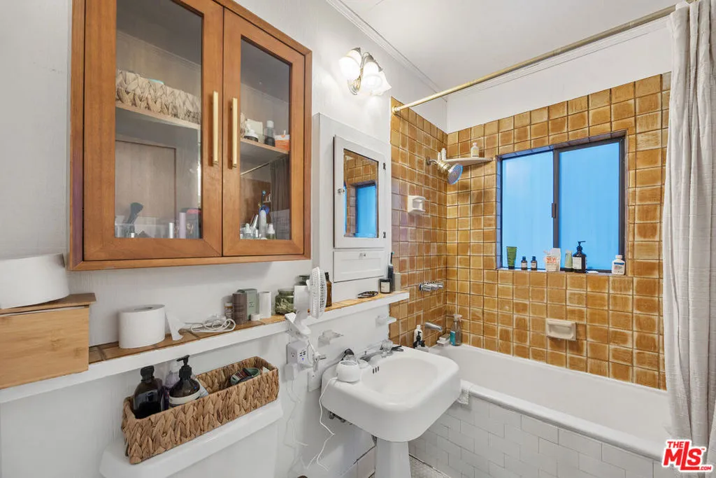 Venice, California 90291, United States, 4 Bedrooms Bedrooms, ,4 BathroomsBathrooms,Residential,Active,248668