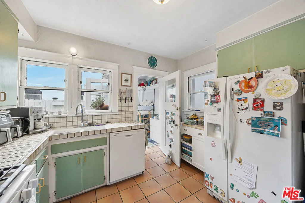 Venice, California 90291, United States, 4 Bedrooms Bedrooms, ,4 BathroomsBathrooms,Residential,Active,248668