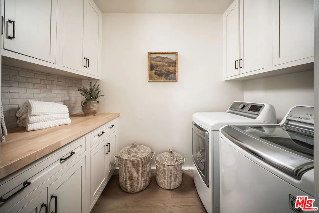 Santa Barbara, California 93108, United States, 3 Bedrooms Bedrooms, ,3 BathroomsBathrooms,Residential,Active,240986