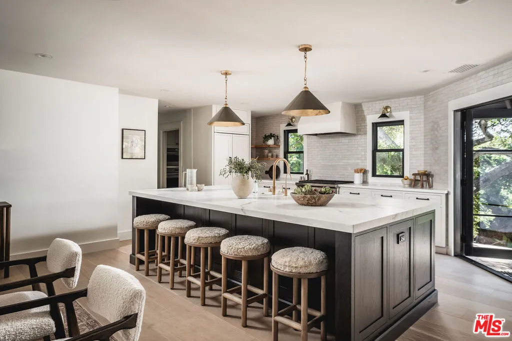 Santa Barbara, California 93108, United States, 3 Bedrooms Bedrooms, ,3 BathroomsBathrooms,Residential,Active,240986