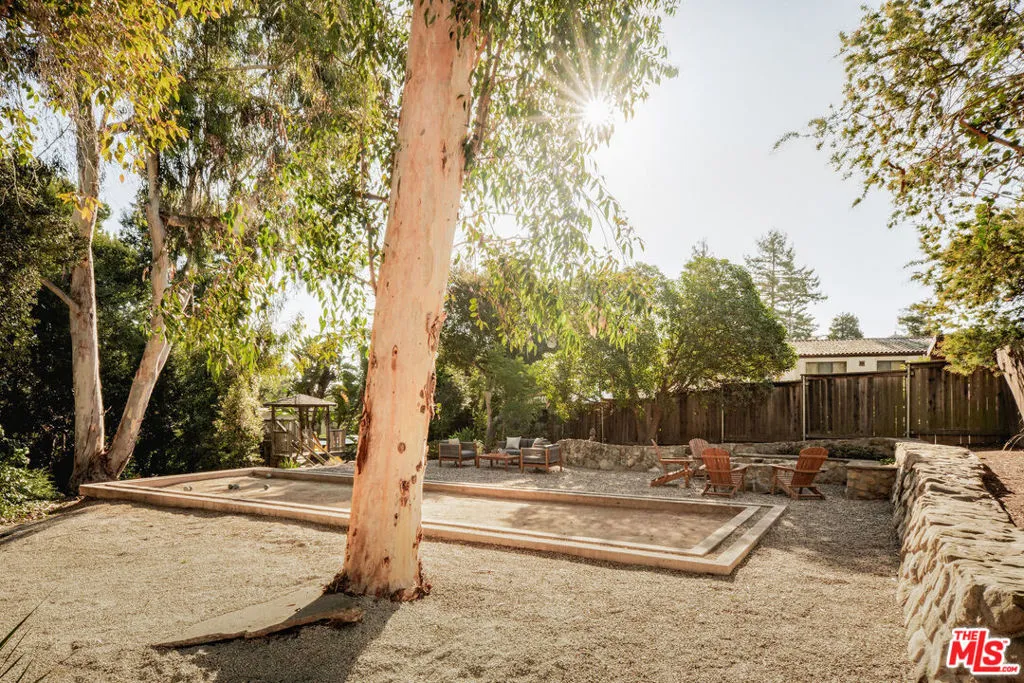 Santa Barbara, California 93108, United States, 3 Bedrooms Bedrooms, ,3 BathroomsBathrooms,Residential,Active,240986