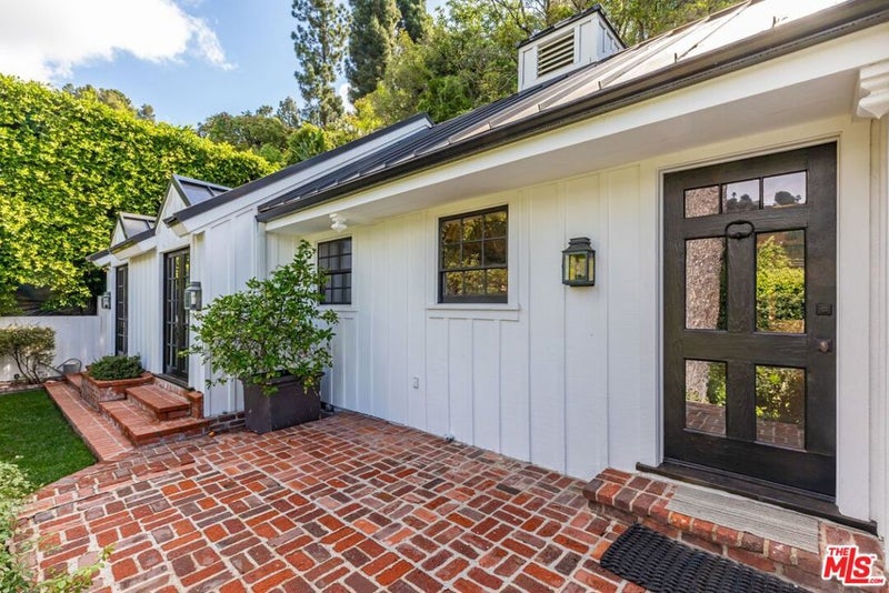 9151 Warbler Place
