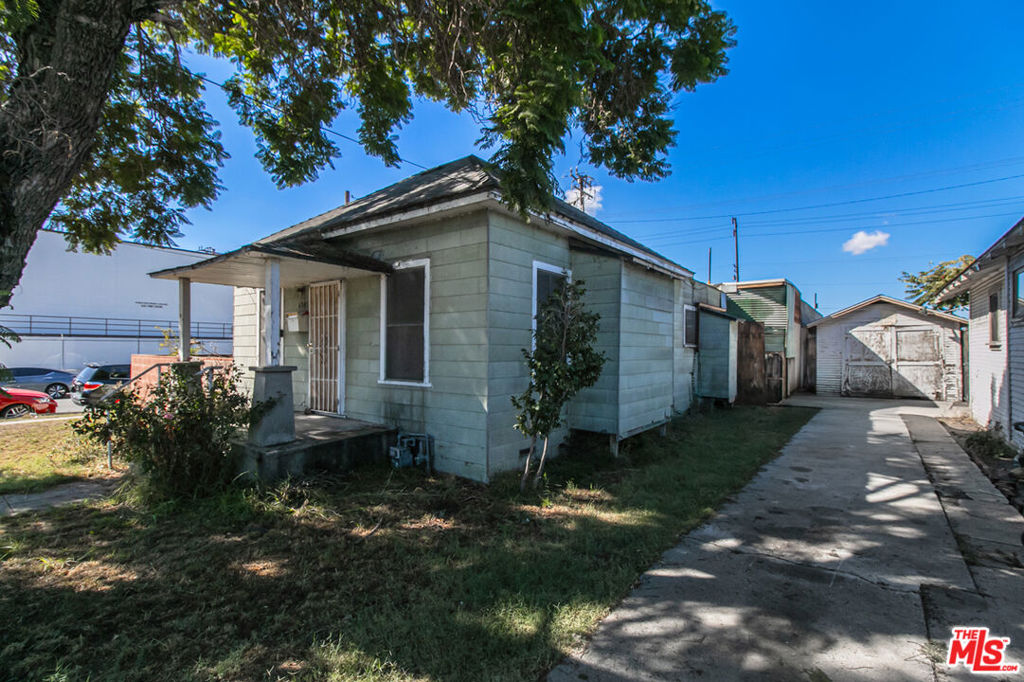 6541 Regent Street