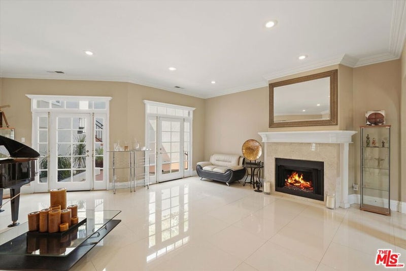 8171 Willow Glen Road