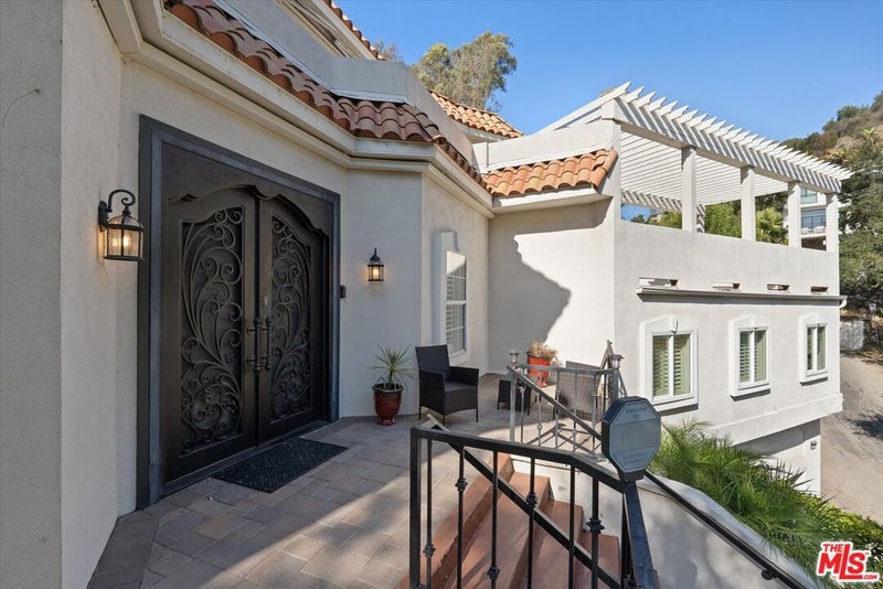8171 Willow Glen Road