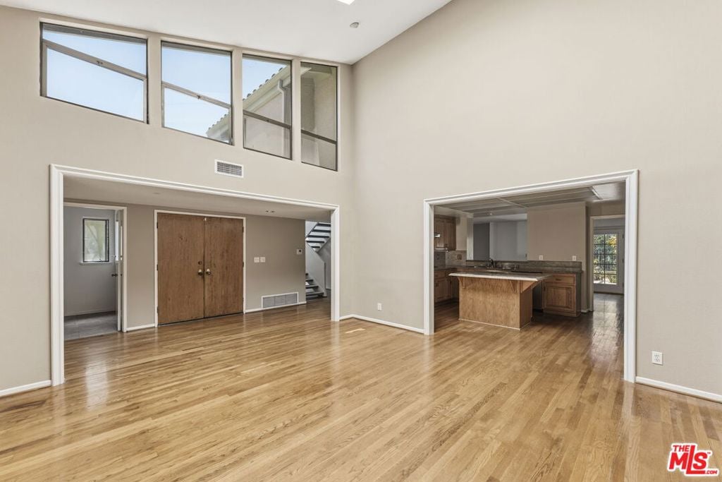 2755 Bottlebrush Drive