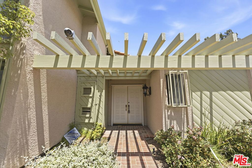 2755 Bottlebrush Drive