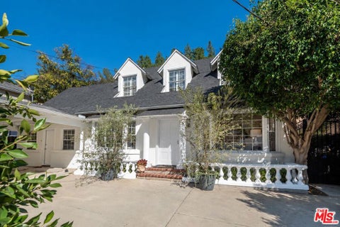 Photo of 1664 Benedict Canyon Drive, Beverly Hills, CA 90210 (MLS # 26990451)