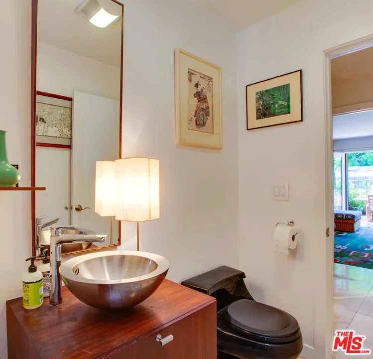 Los Angeles, California 90066, United States, 4 Bedrooms Bedrooms, ,3 BathroomsBathrooms,Residential,Active,150287